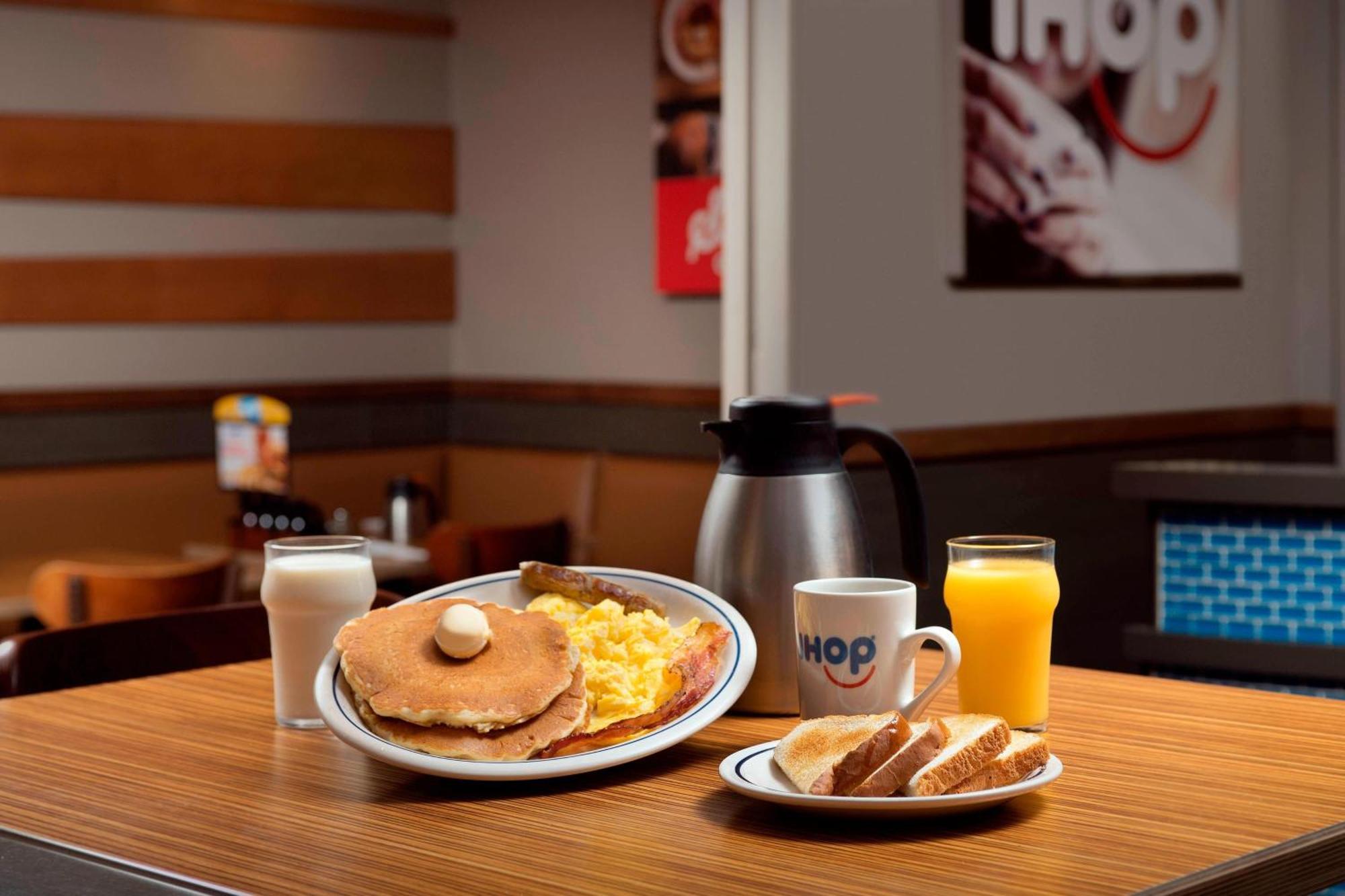 Fairfield Inn & Suites By Marriott Alexandria West/Mark Center Bagian luar foto