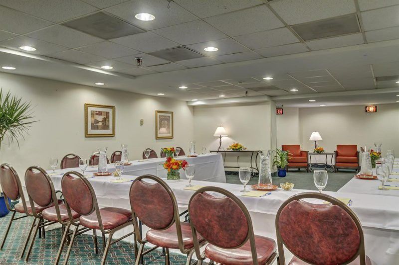Fairfield Inn & Suites By Marriott Alexandria West/Mark Center Bagian luar foto